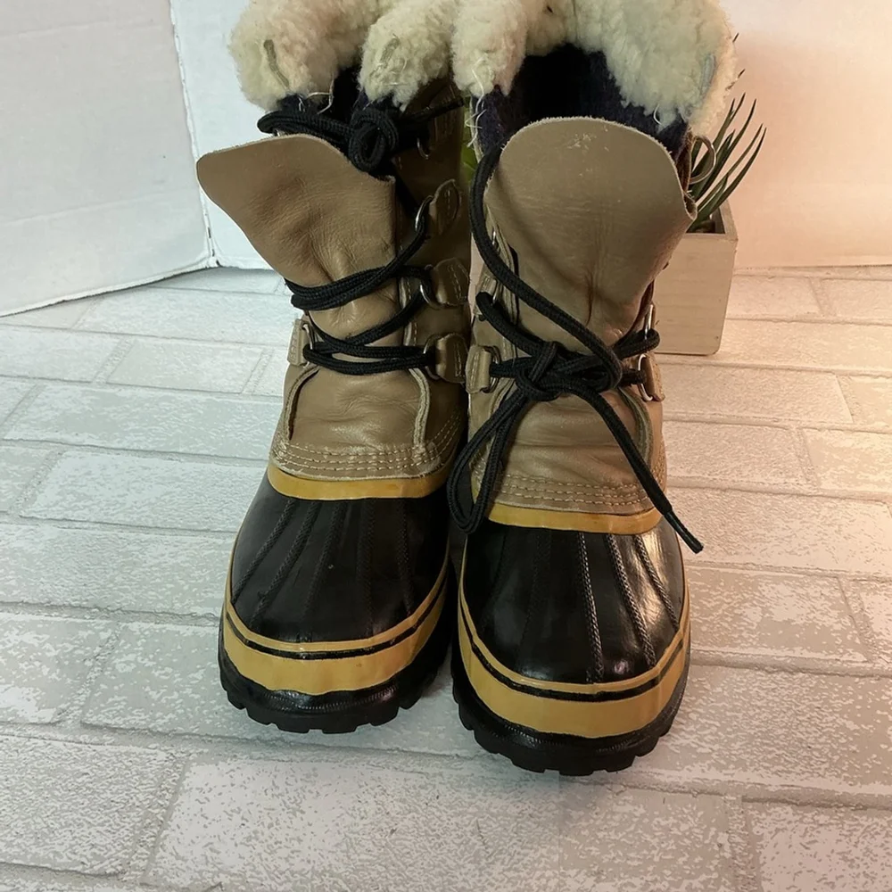 Sorel Men's Black and Tan Snow Boots size 6